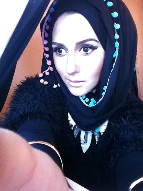 25P Cute hijab girl ... show her some love