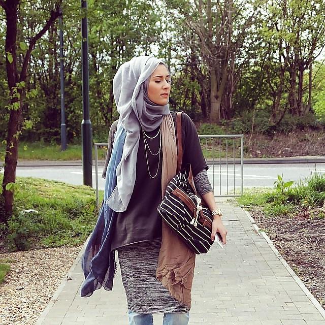 25P Cute hijab girl ... show her some love