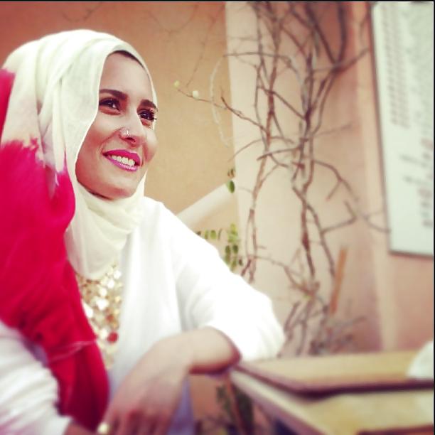 25P Cute hijab girl ... show her some love