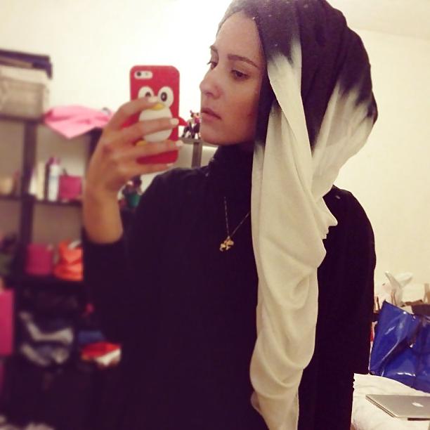 25P Cute hijab girl ... show her some love