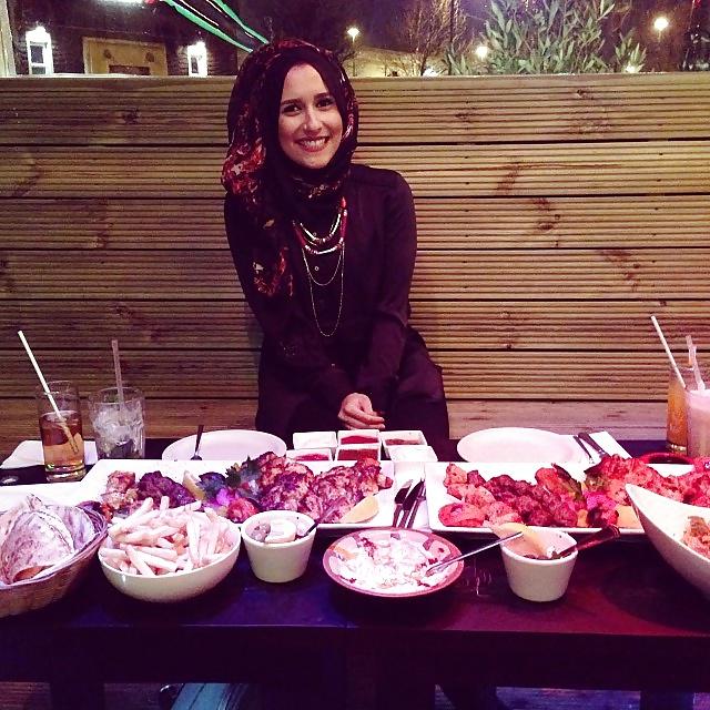 25P Cute hijab girl ... show her some love