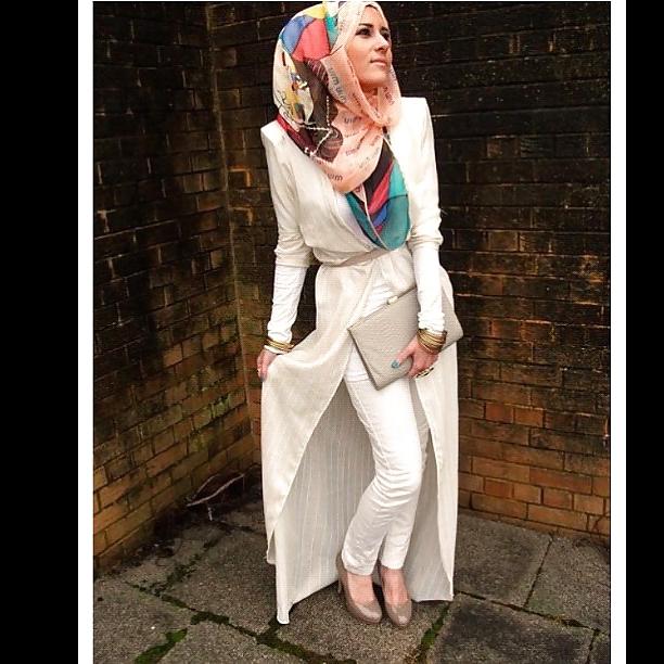 25P Cute hijab girl ... show her some love