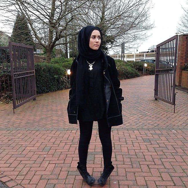 25P Cute hijab girl ... show her some love