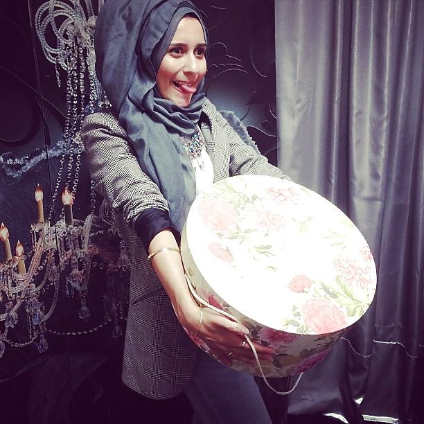 25P Cute hijab girl ... show her some love