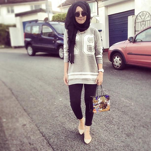 25P Cute hijab girl ... show her some love