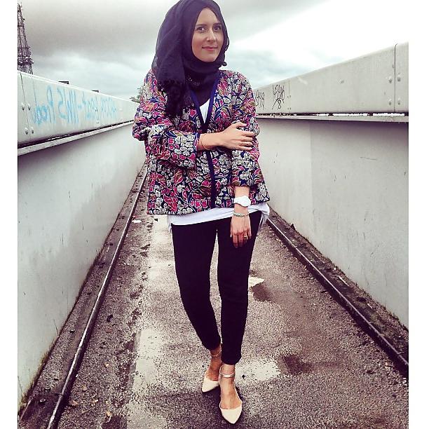 25P Cute hijab girl ... show her some love