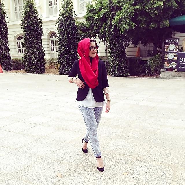 25P Cute hijab girl ... show her some love