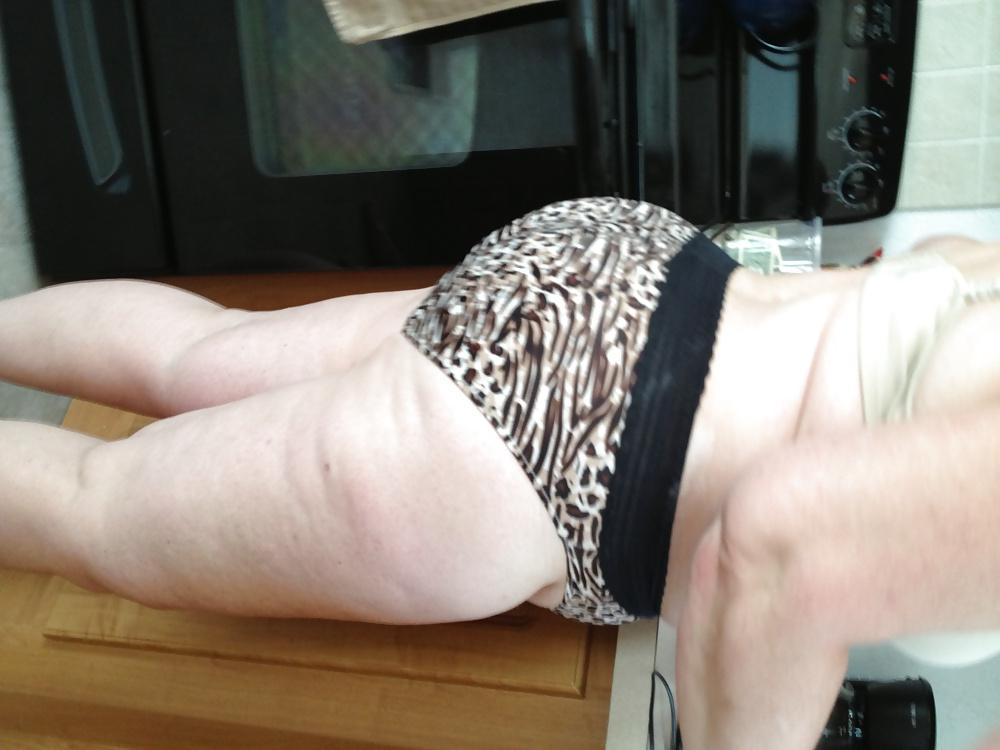 11P Wife panty ass April 2014
