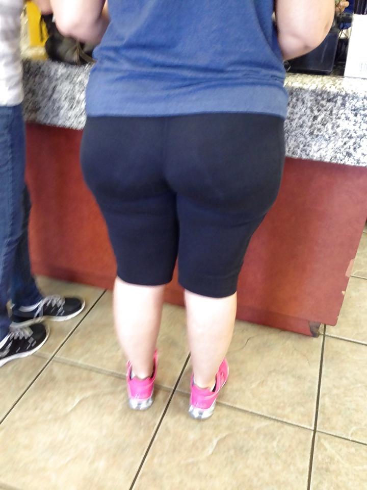 12P Big Booty Cougar