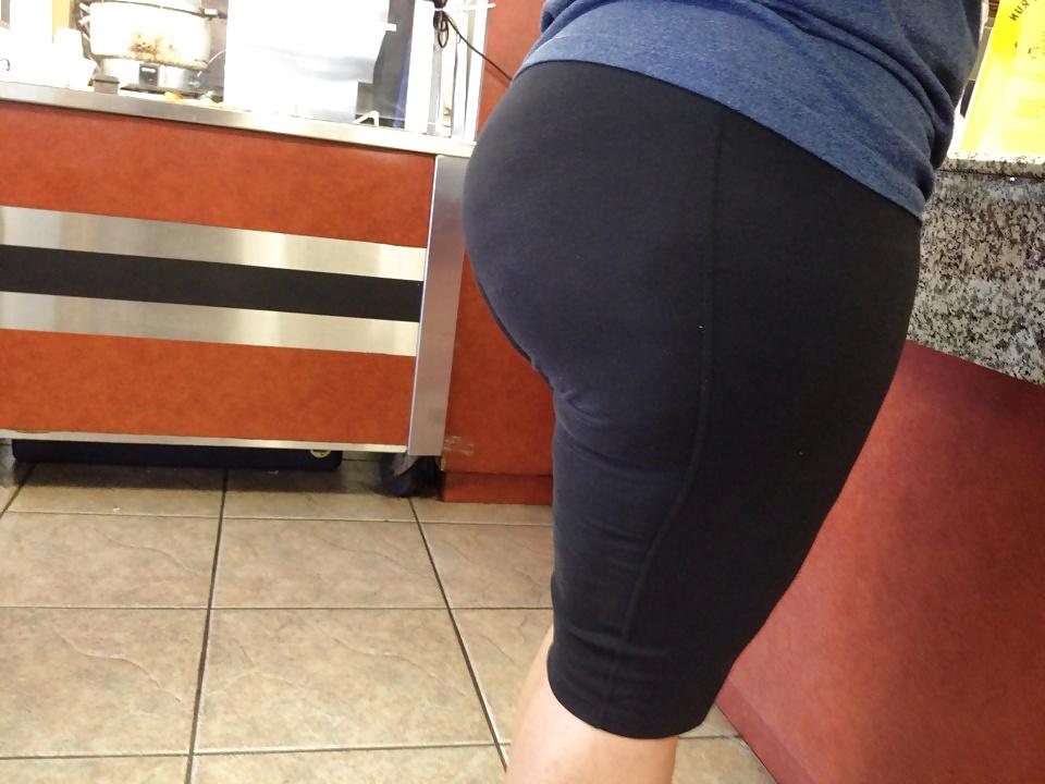 12P Big Booty Cougar