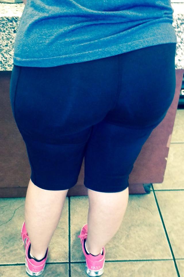 12P Big Booty Cougar