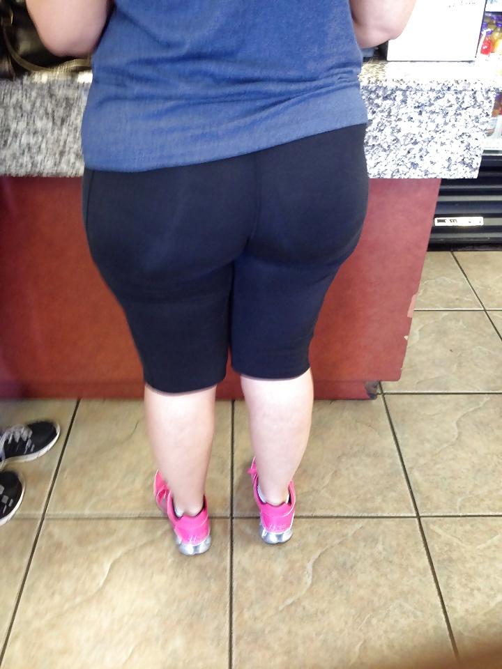 12P Big Booty Cougar