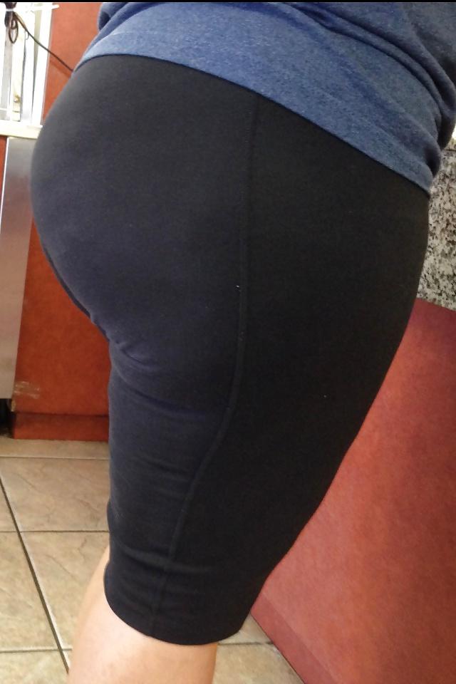 12P Big Booty Cougar