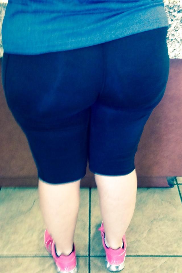 12P Big Booty Cougar