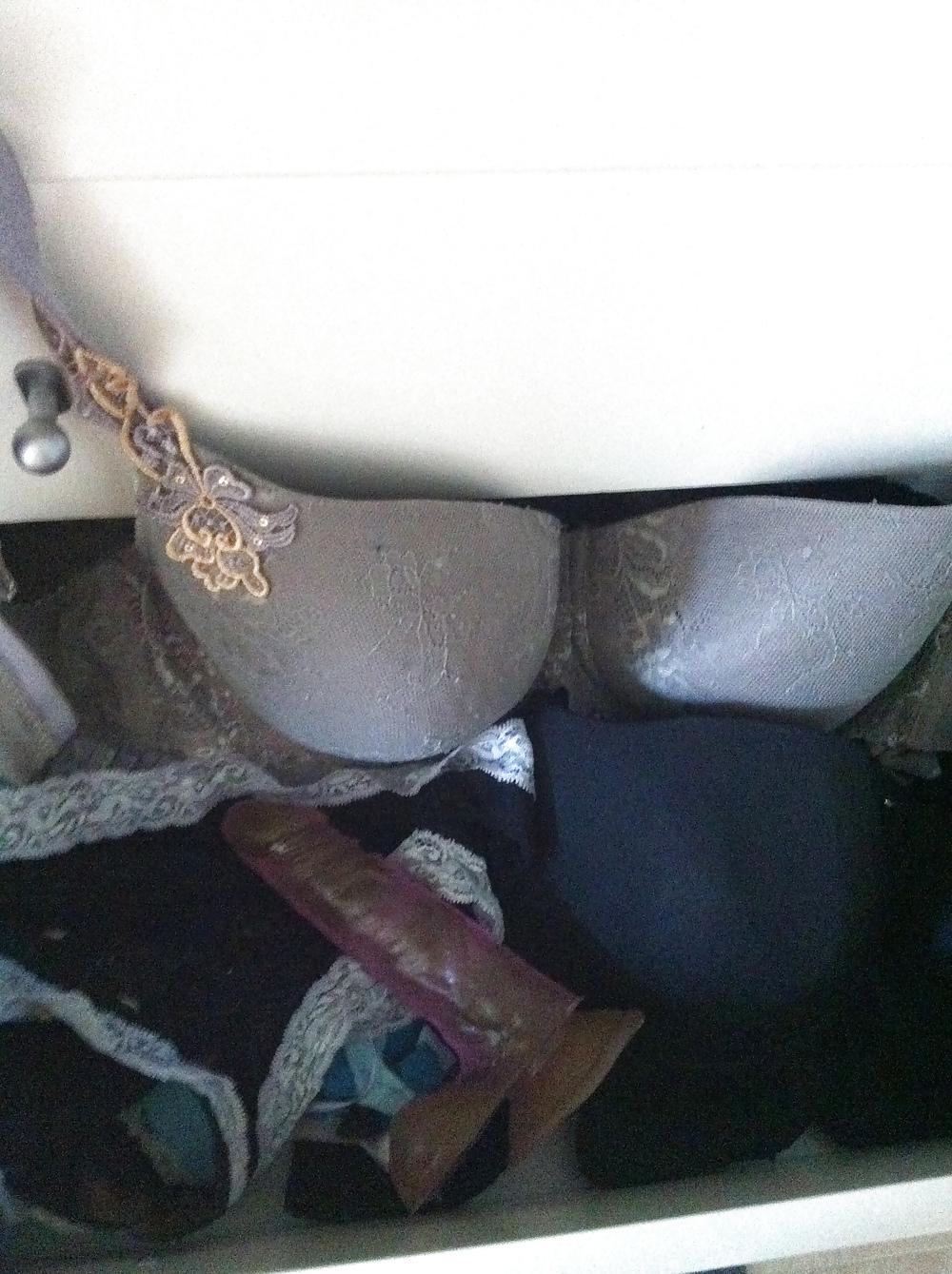 4P Huge load over wifes underwear and sextoy (drawer)
