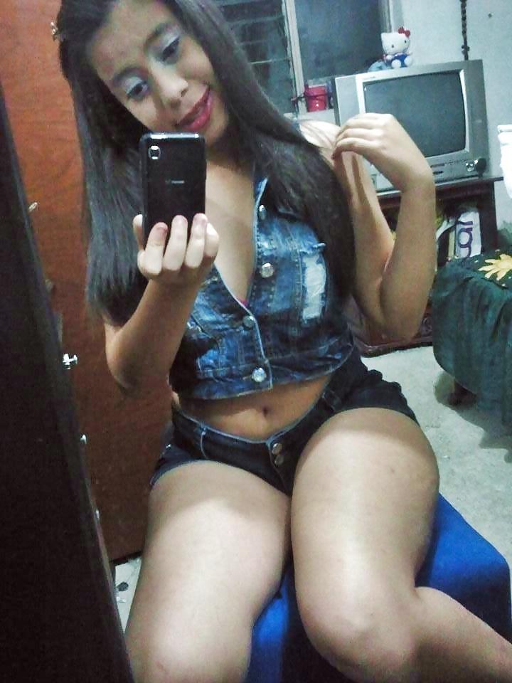 25P NENITAS  LATINAS HOT  EN SHORTS.