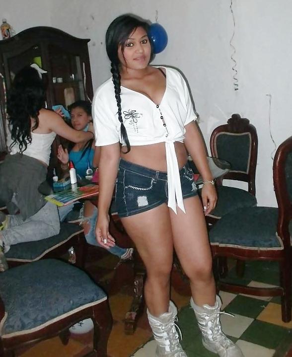 25P NENITAS  LATINAS HOT  EN SHORTS.