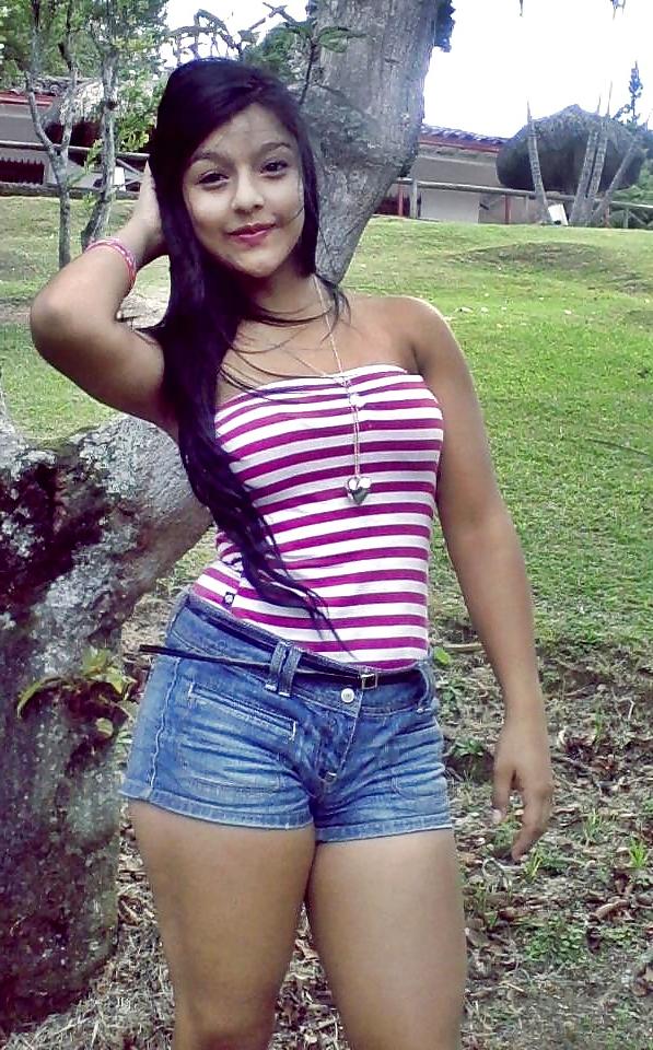 25P NENITAS  LATINAS HOT  EN SHORTS.