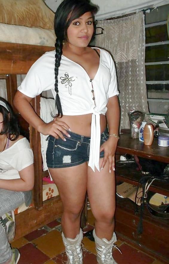 25P NENITAS  LATINAS HOT  EN SHORTS.