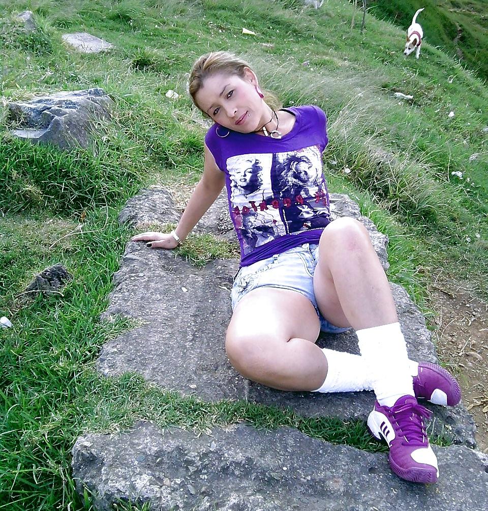 25P NENITAS  LATINAS HOT  EN SHORTS.