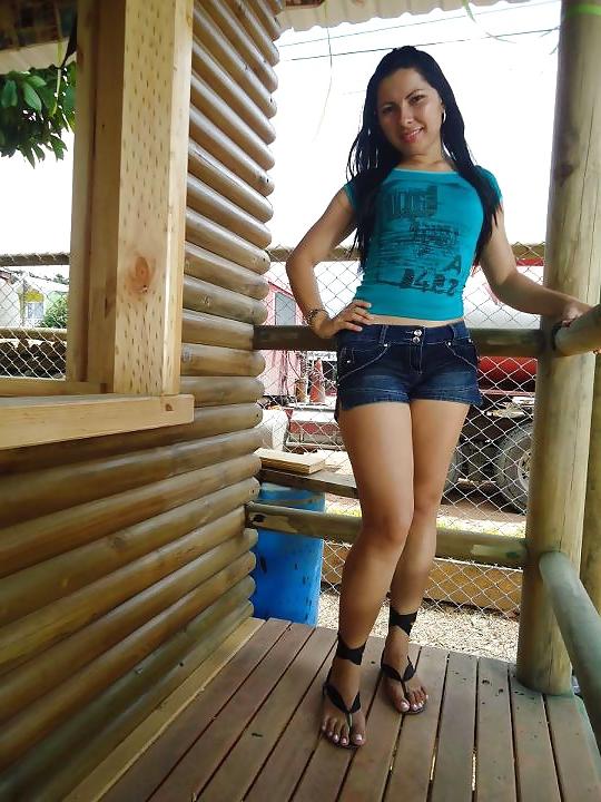 25P NENITAS  LATINAS HOT  EN SHORTS.