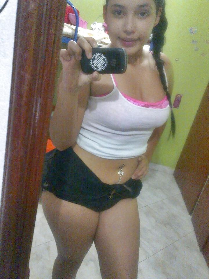 25P LATINAS DELICIOSAS EN SHORTS