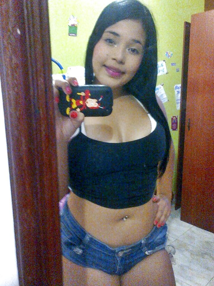 25P LATINAS DELICIOSAS EN SHORTS