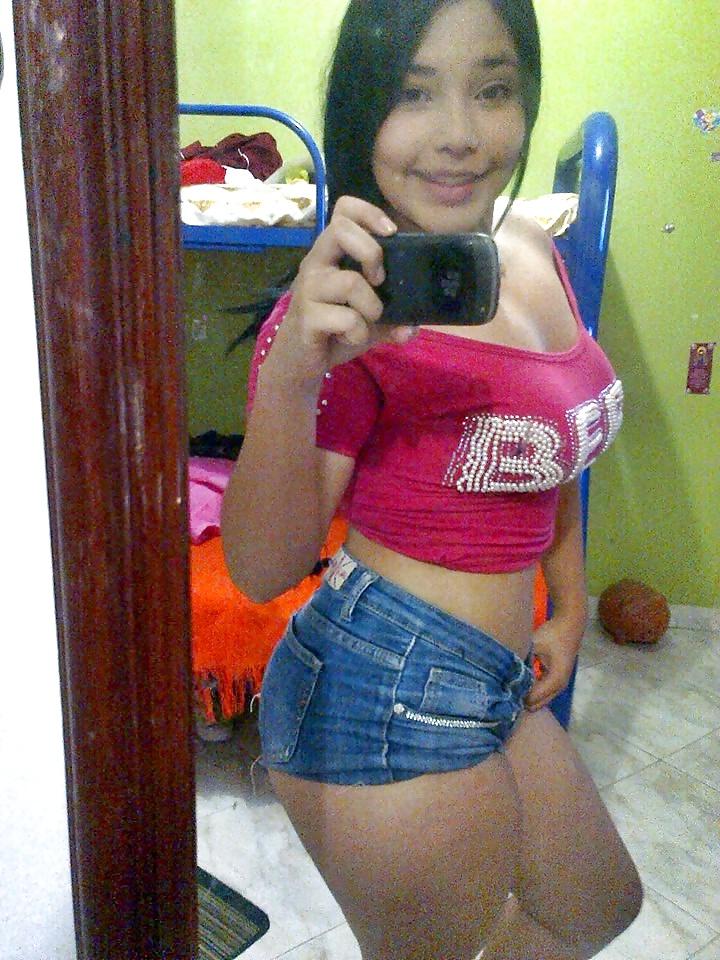 25P LATINAS DELICIOSAS EN SHORTS
