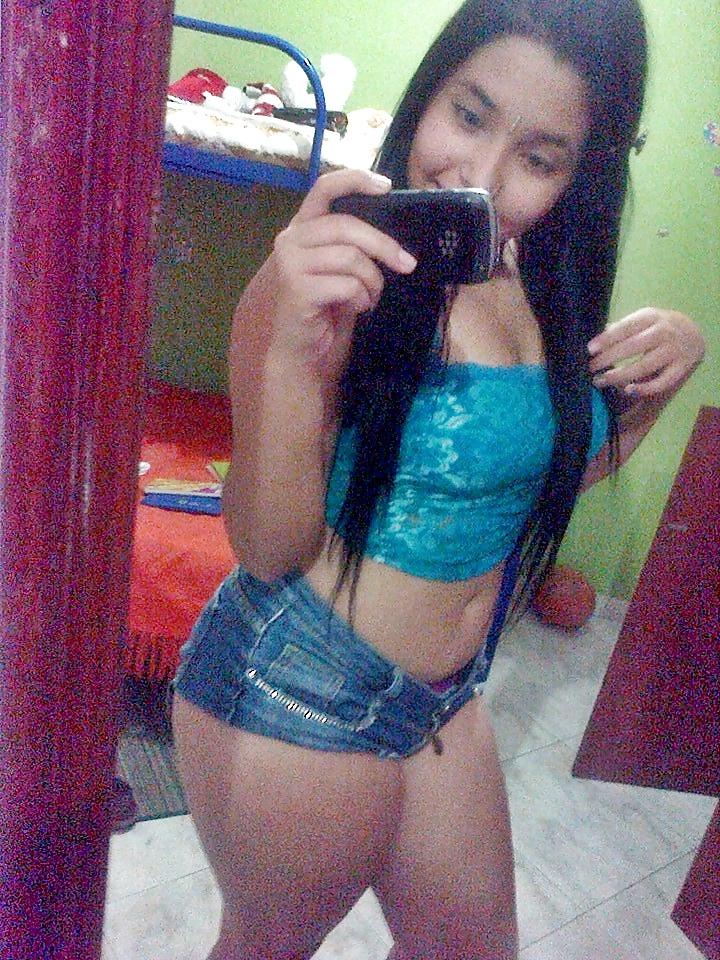 25P LATINAS DELICIOSAS EN SHORTS