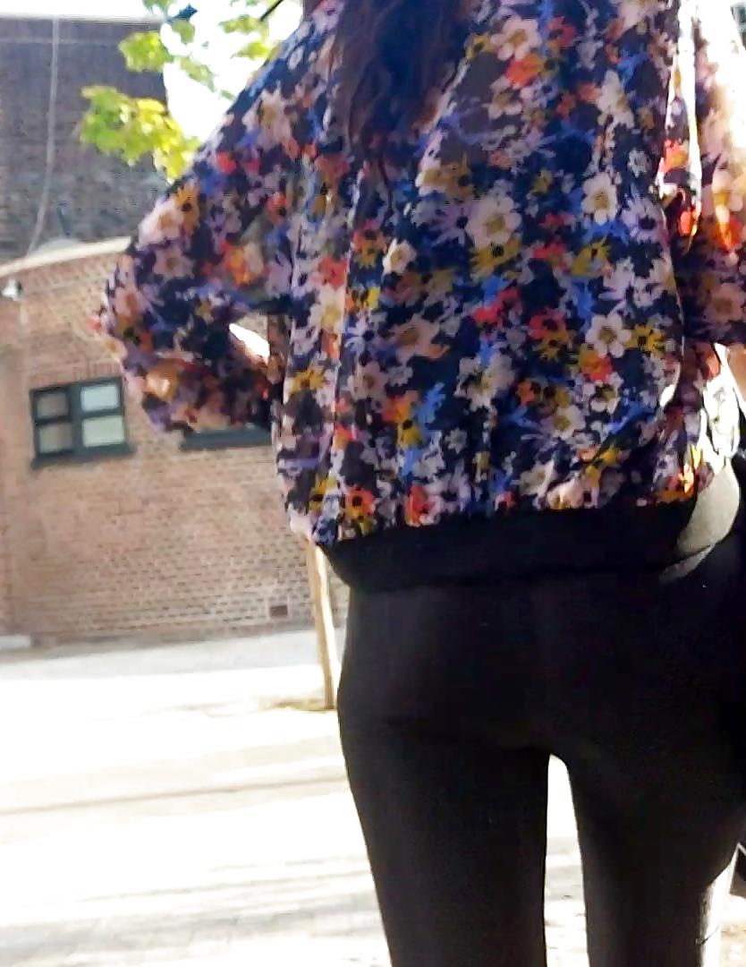 25P Teen Ass In Spandex Leggings 2