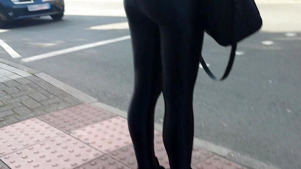 25P Teen Ass In Spandex Leggings 2