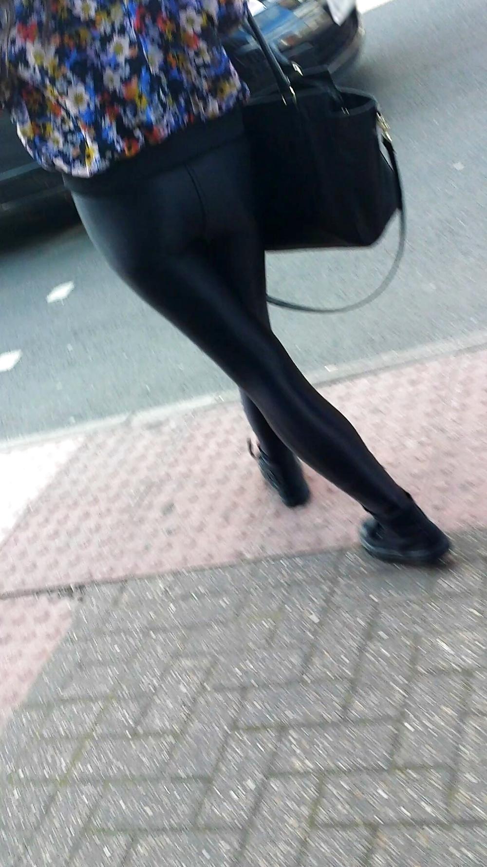 25P Teen Ass In Spandex Leggings 2