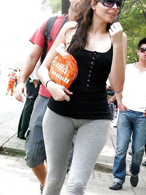 25P Fotze frisst Hose - Cameltoe