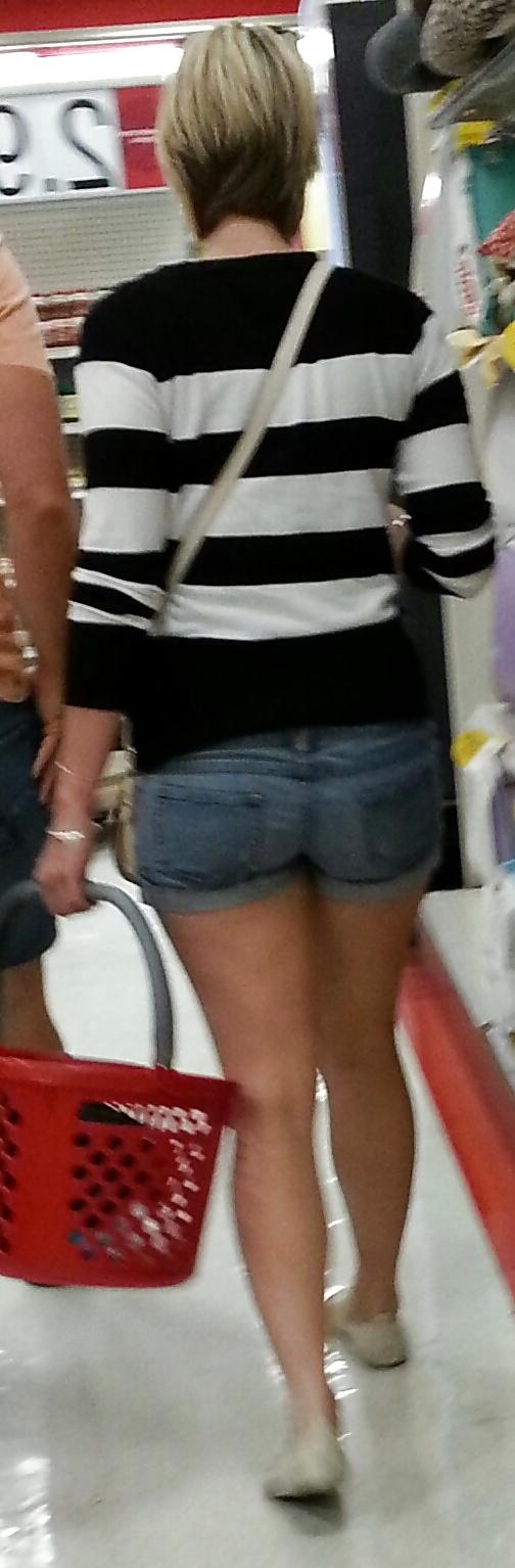 25P Candid short