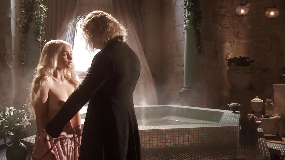 10P Emilia Clarke nude scenes Game of Thrones S01