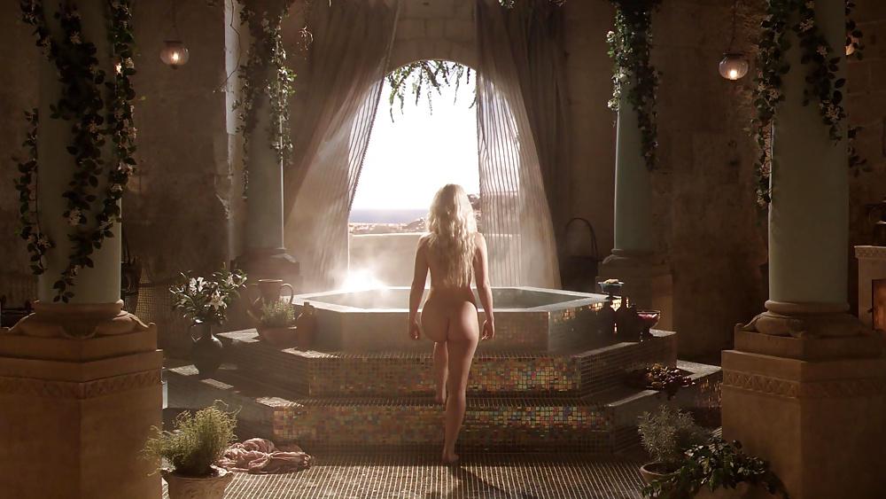10P Emilia Clarke nude scenes Game of Thrones S01