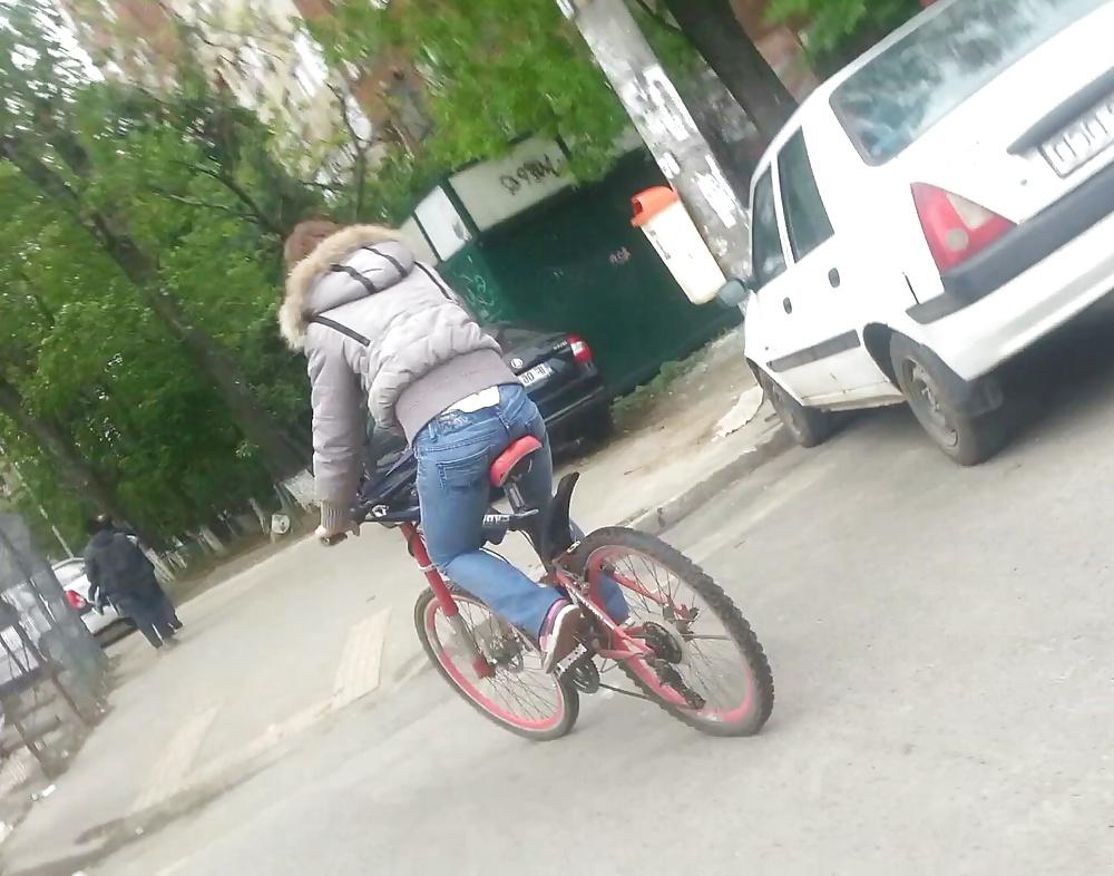 17P Spy bike old + young romanian