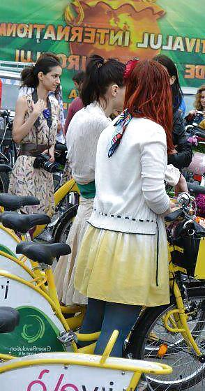 17P Spy bike old + young romanian