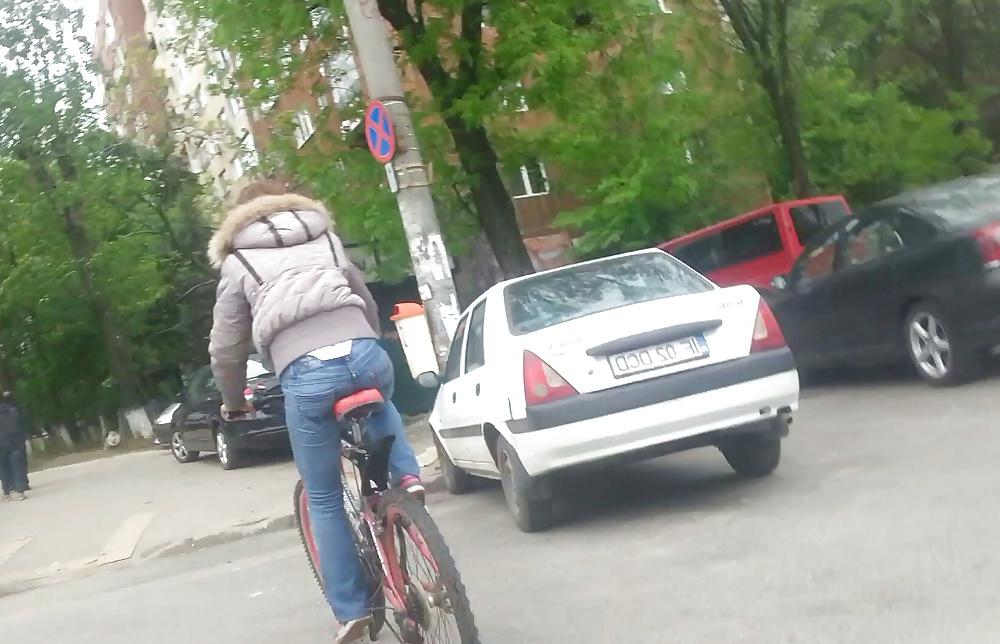 17P Spy bike old + young romanian