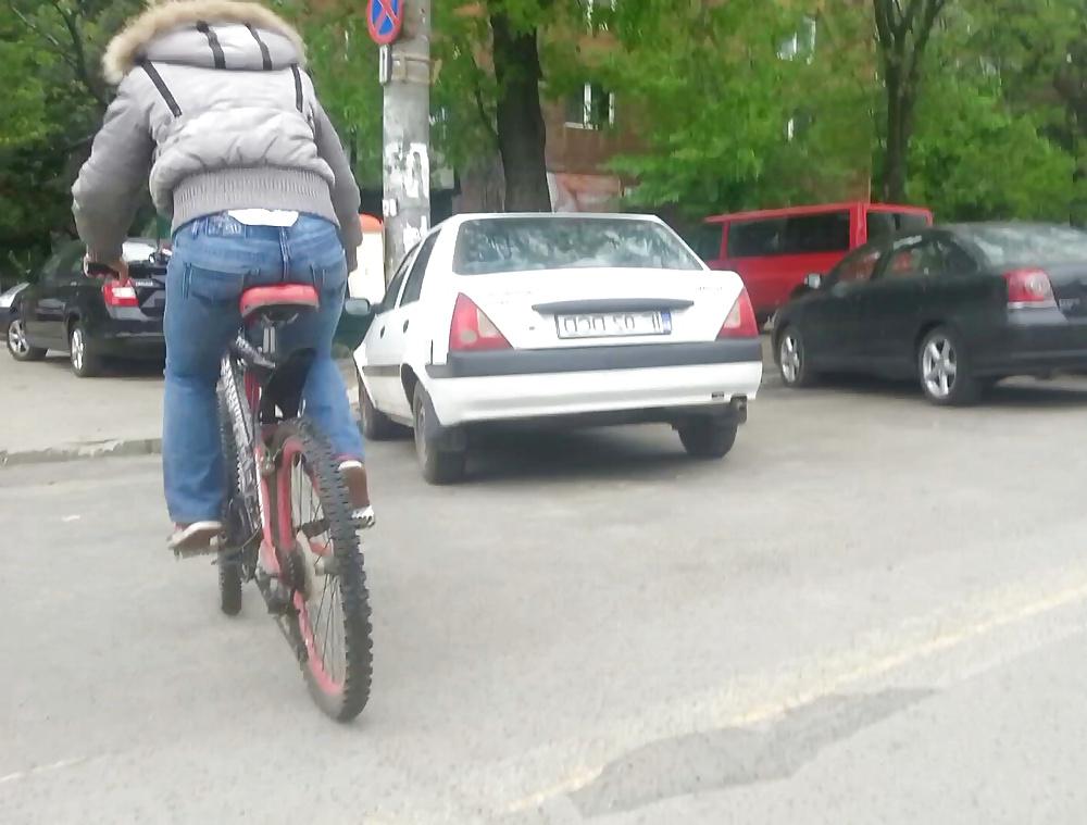 17P Spy bike old + young romanian