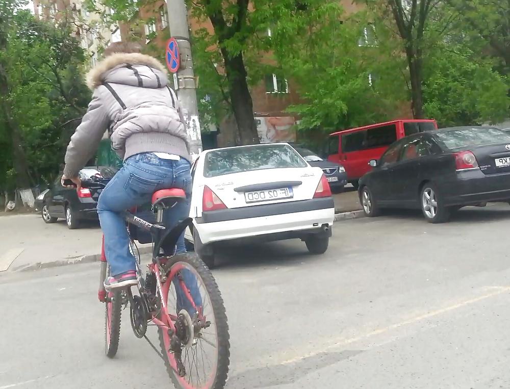 17P Spy bike old + young romanian
