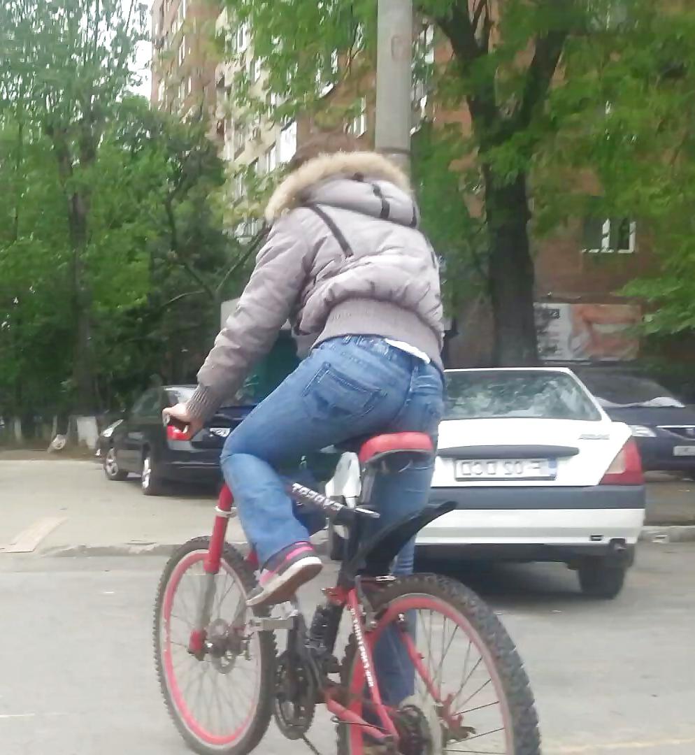 17P Spy bike old + young romanian