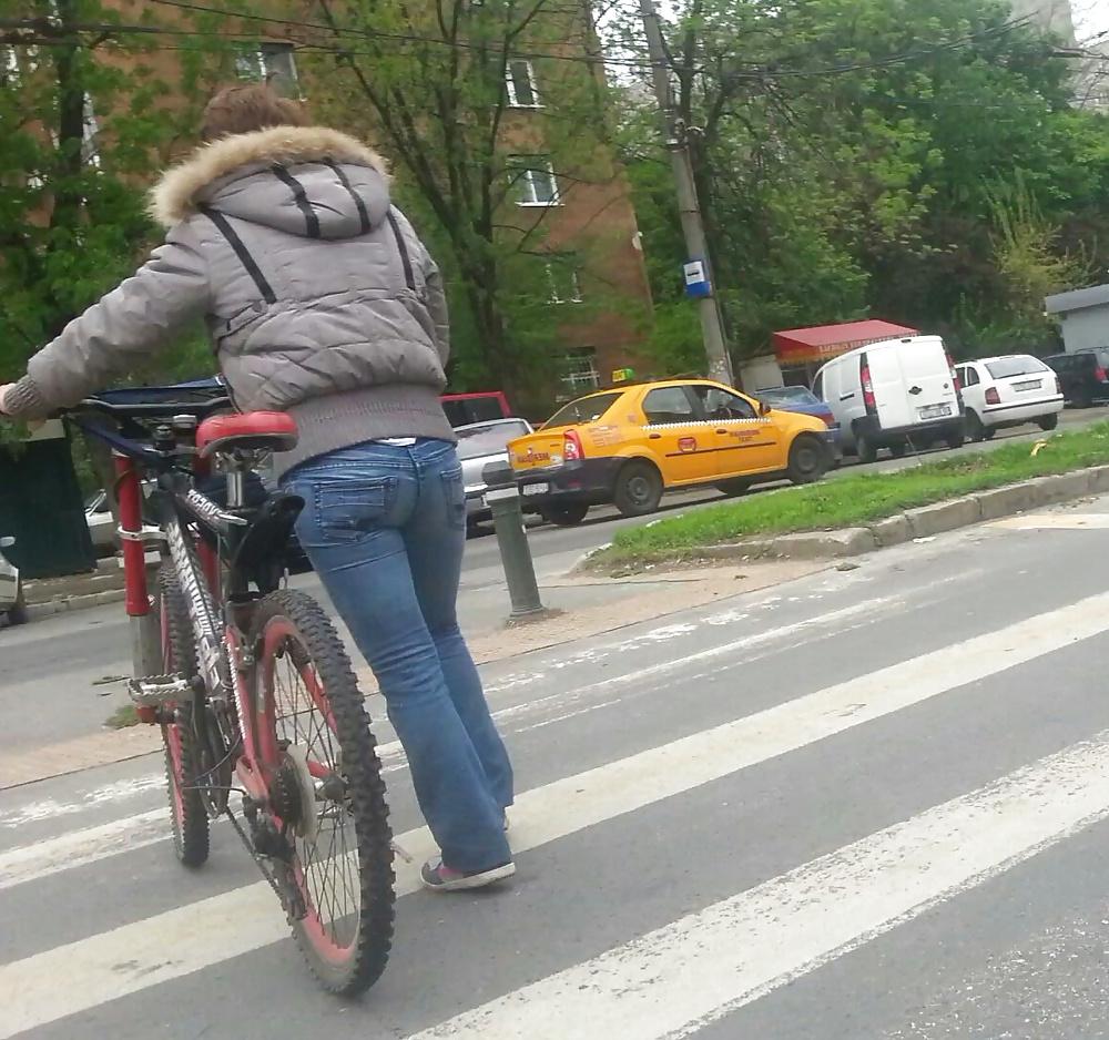 17P Spy bike old + young romanian