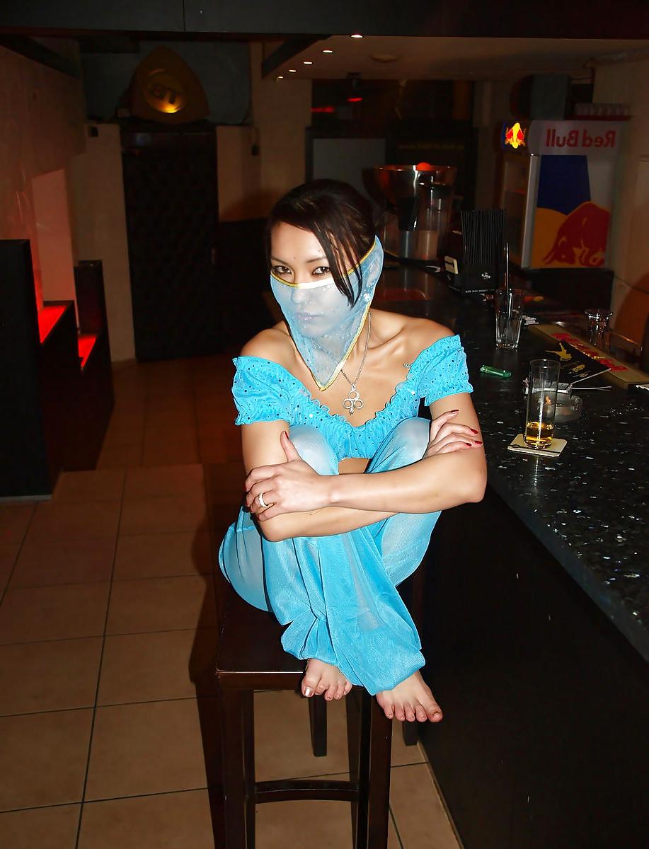 25P Mongolian Bellydancer chick-wife Agy flashing