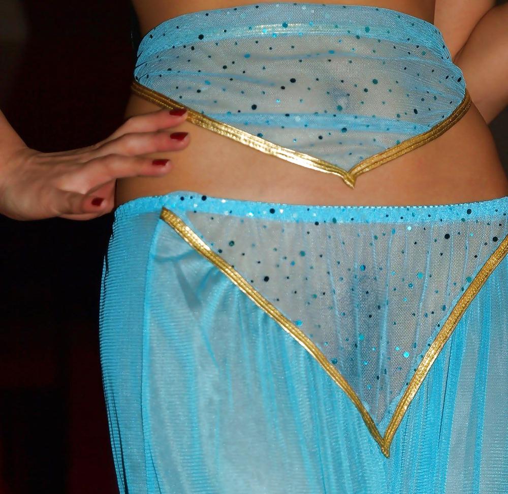 25P Mongolian Bellydancer chick-wife Agy flashing