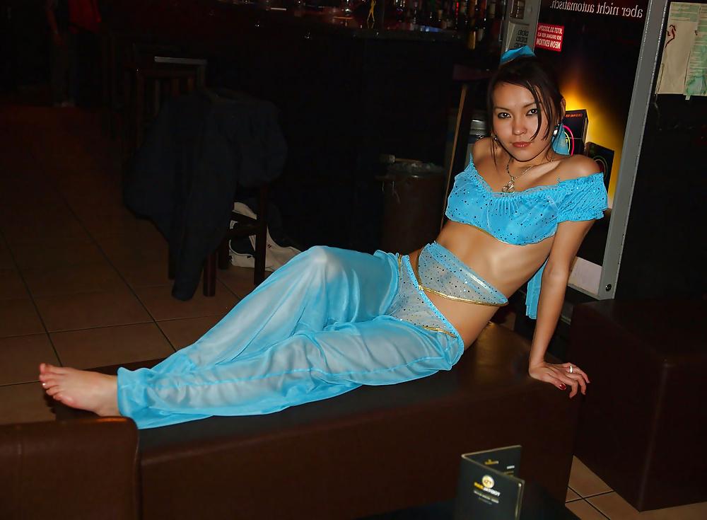 25P Mongolian Bellydancer chick-wife Agy flashing