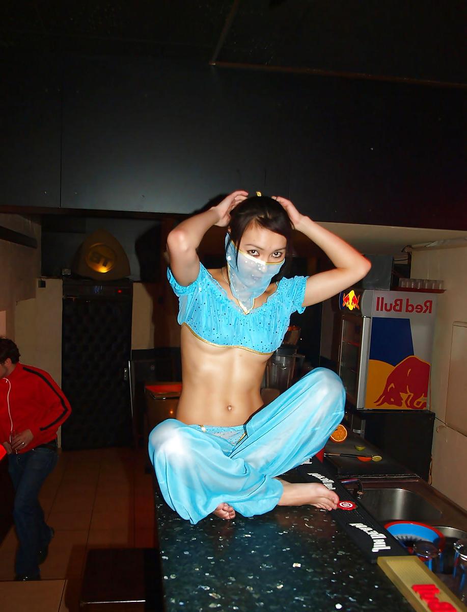 25P Mongolian Bellydancer chick-wife Agy flashing