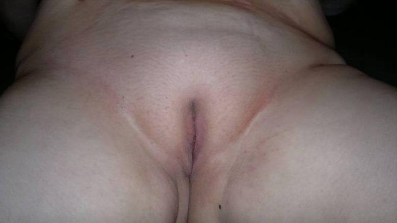 15P Mommy Show Her Pussy