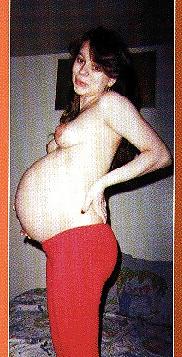 17P Pregnant brunette posing her lovely belly