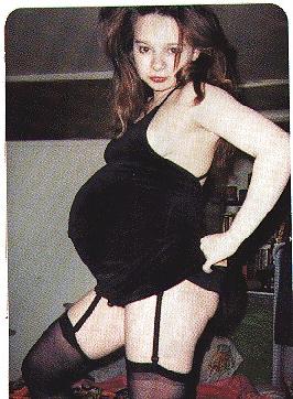 17P Pregnant brunette posing her lovely belly